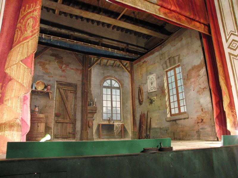 Scène du théâtre du château - Photo : Eponimm (Wikimedia)